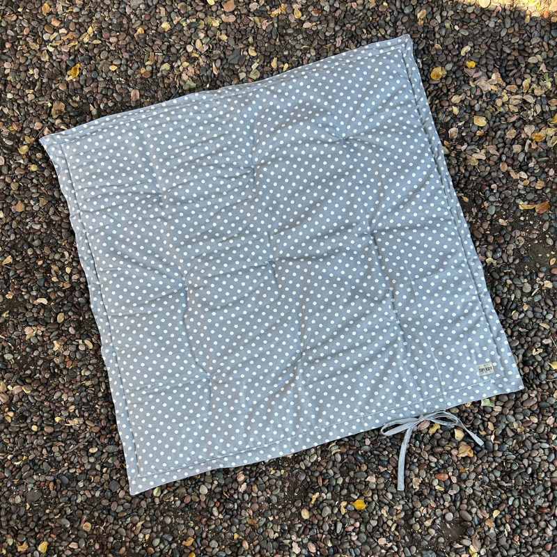 Mat Acolchado Impermeable y Reversible Puntos Gris 110x110cm