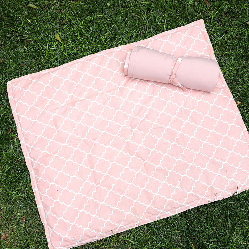 Mat Acolchado Impermeable y Reversible Figuras Rosado