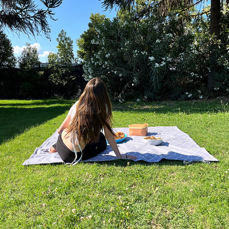 Mat de Picnic Impermeable Figuras Gris
