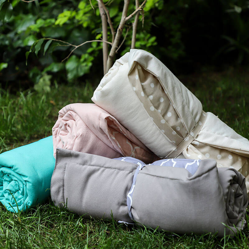 Mat Acolchado Impermeable y Reversible Figuras Gris